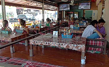 A TV Bar in Vang Vieng by Asienreisender